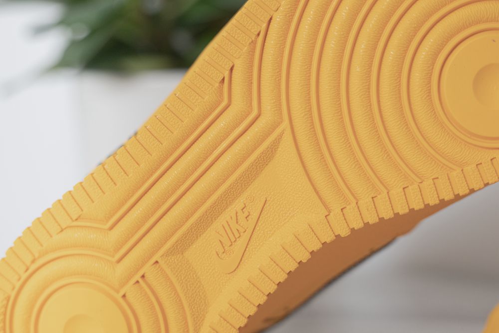AIR FORCE 1 X OFF WHITE X UNIVERSITY GOLD