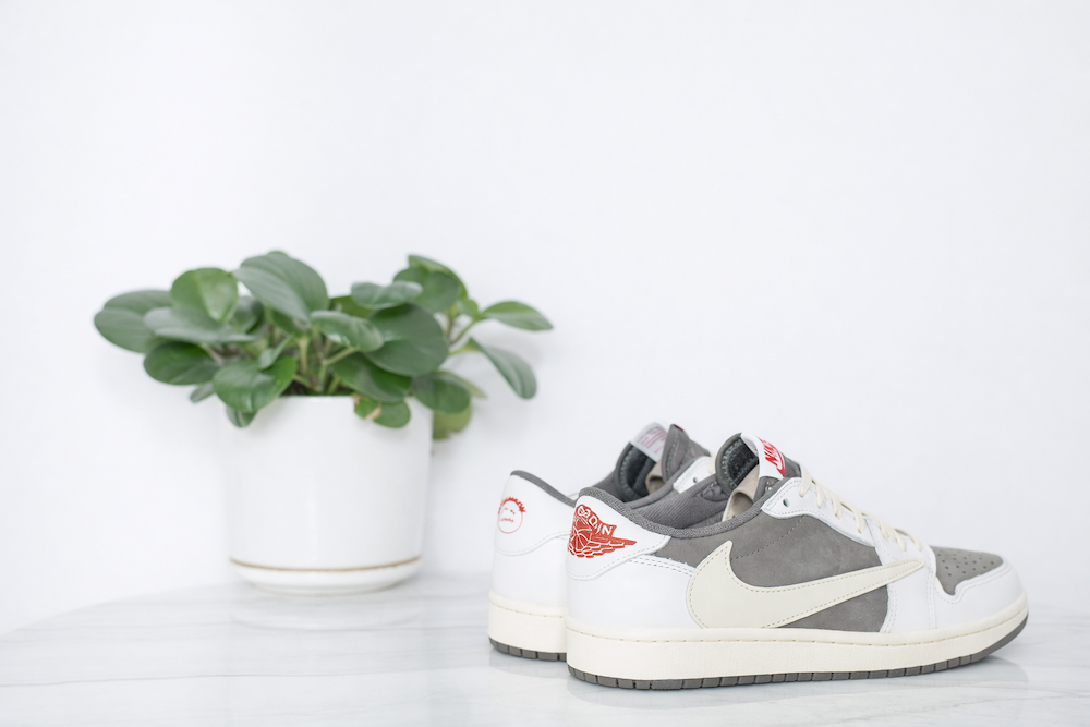 AIR JORDAN 1 LOW X TRAVIS SCOTT X REVERSE MOCHA