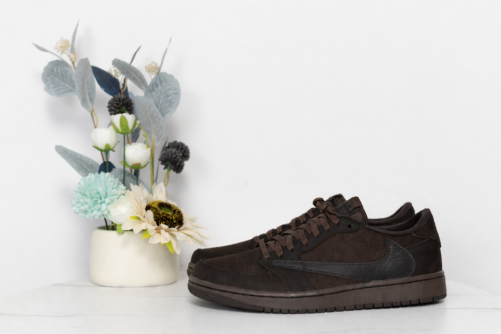 AIR JORDAN 1 RETRO LOW OG X TRAVIS SCOTT X VELVET BROWN