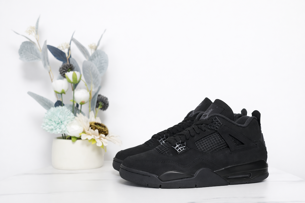 AIR JORDAN 4 X BLACK CAT (2025)