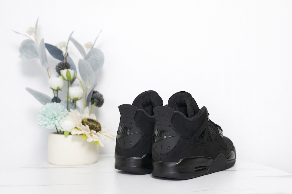 AIR JORDAN 4 X BLACK CAT (2025)