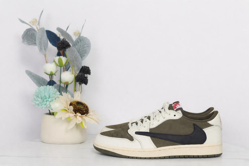 AIR JORDAN 1 RETRO LOW X TRAVIS SCOTT X MEDIUM OLIVE