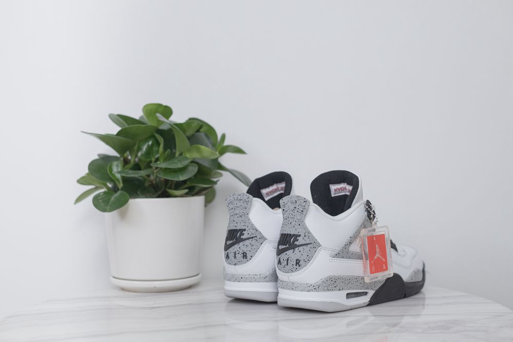 AIR JORDAN 4 RETRO OG X WHITE CEMENT
