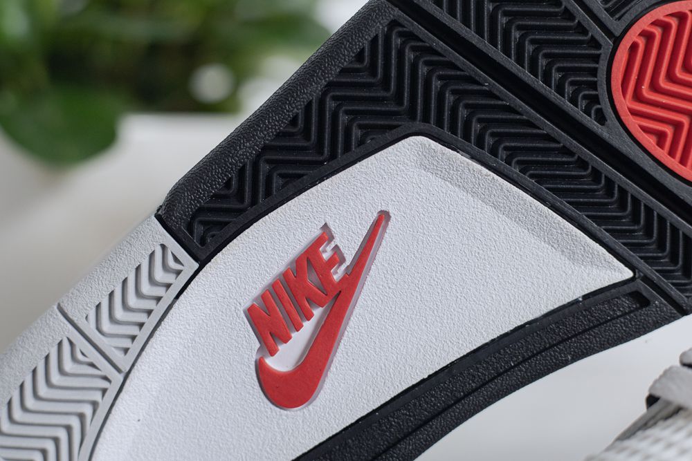 AIR JORDAN 4 RETRO OG X WHITE CEMENT