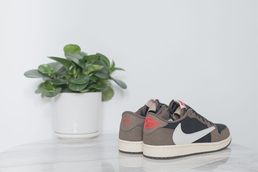 AIR JORDAN 1 LOW X TRAVIS SCOTT X DARK MOCHA