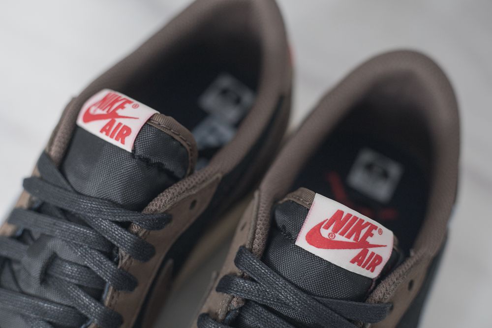 AIR JORDAN 1 LOW X TRAVIS SCOTT X DARK MOCHA