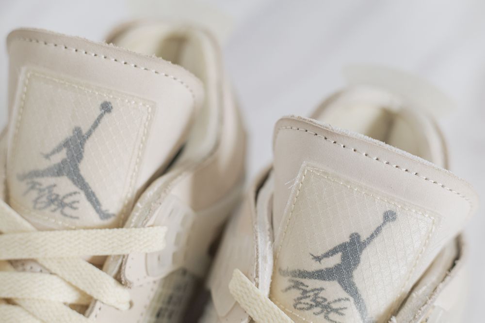 AIR JORDAN 4 X OFF WHITE X SAIL