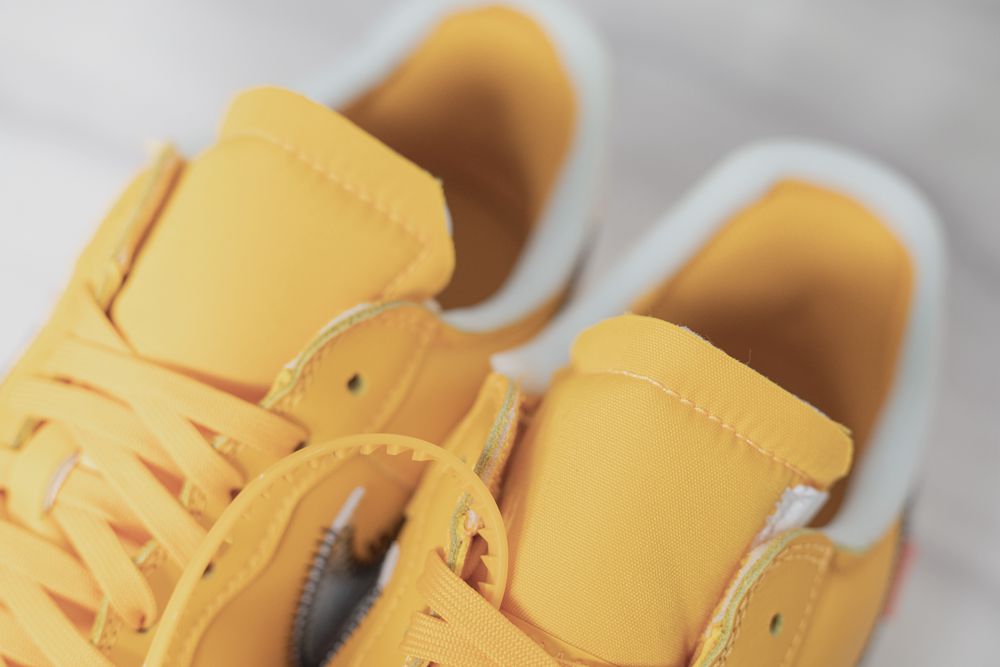 AIR FORCE 1 X OFF WHITE X UNIVERSITY GOLD