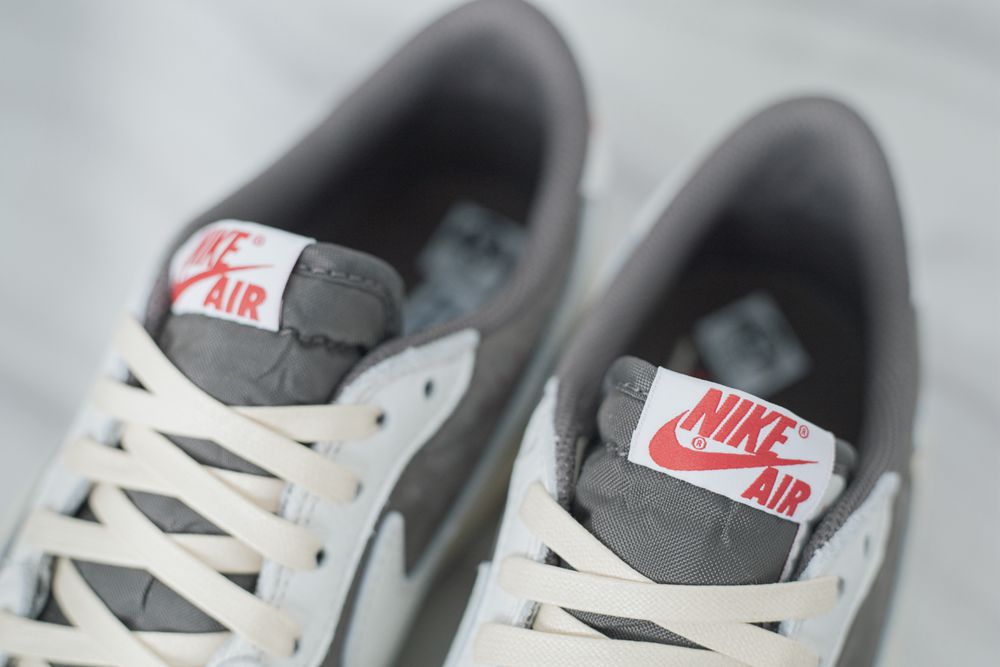 AIR JORDAN 1 LOW X TRAVIS SCOTT X REVERSE MOCHA