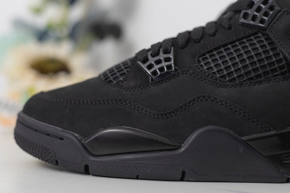 AIR JORDAN 4 X BLACK CAT (2025)